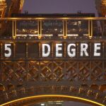 El eslogan 1,5 grados ha sido proyectado sobre la Torre Eiffel