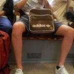 La CUP lucha por la igualdad de género criticando el «despatarre» de los hombres en el transporte público