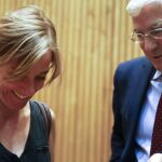 Tania Sánchez, junto al ex presidente de Castilla-La Mancha José María Barreda, ayer, en el Congreso