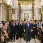 De izquierda a derecha, en la primera fila, Borja Prado, presidente de Endesa, y los Reyes Doña Sofía y Don Juan Carlos
