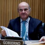 El ministro de Economía, Industria y Competitividad, Luis de Guindos, comparece en la Comisión de investigación de la crisis financiera y rescate bancario, hoy en el Congreso de los Diputados de Madrid