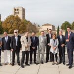 El vicepresidente, José Antonio de Santiago-Juárez, junto al alcalde de Zamora, Francisco Guarido, y la presidenta de la Diputación, Mayte Martín, entre otros, antes de firmar la constitución de la iniciativa «Zamora 10»