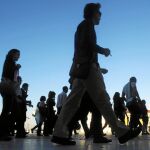 Uno de los problemas que tendría que enfrentar el Estado para poner en marcha el subsidio es su financiación, que tendría que completarse mediante la subida de impuestos / Ap