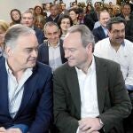 El diputado por Valencia González Pons y el presidente Fabra durante un acto de partido en Castellón