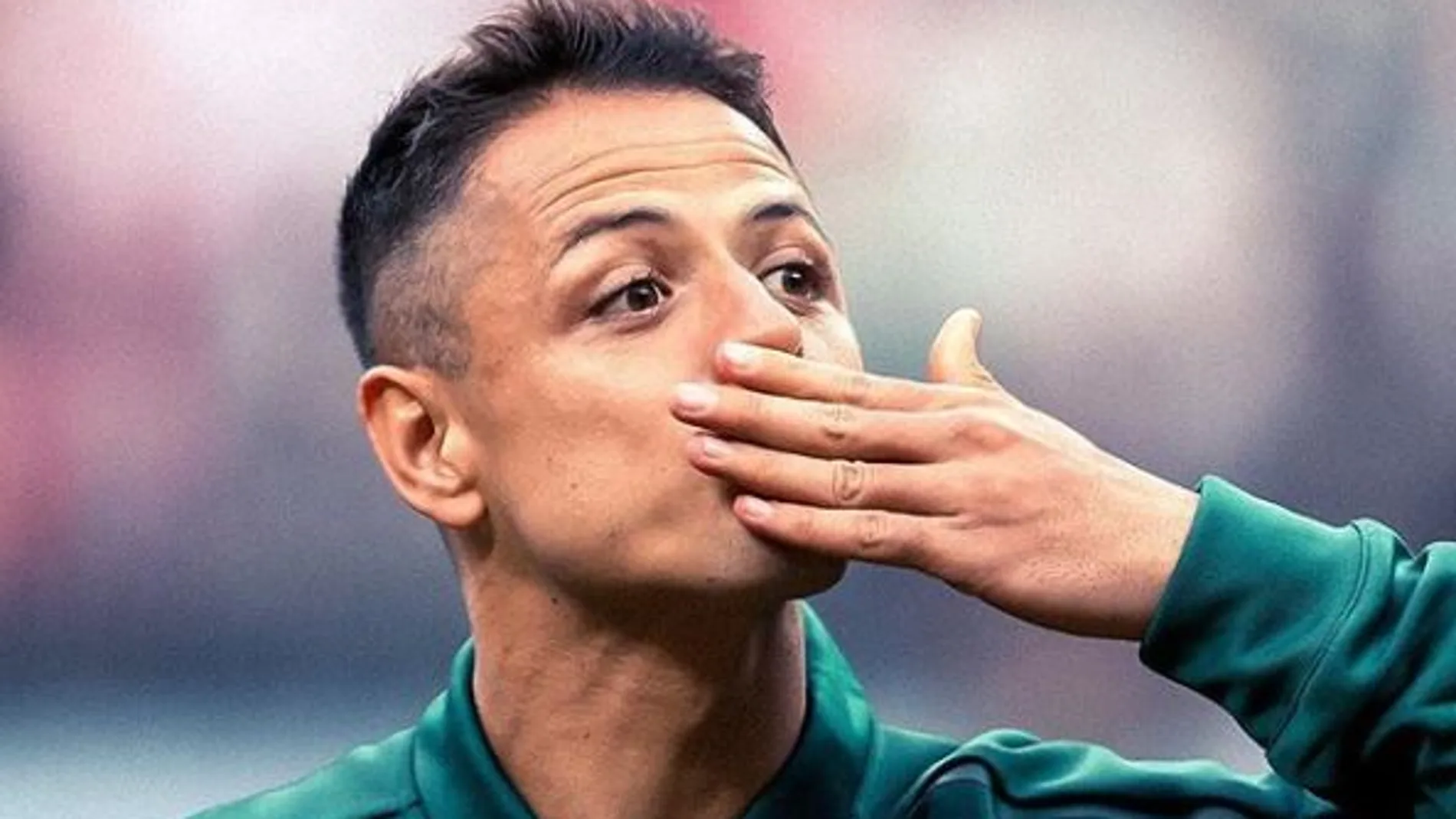 El futbolista Chicharito