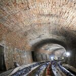 La presencia de amianto detectada en estaciones y trenes de Metro no es peligrosa pero sí su manipulación. Existe la obligación de señalizarlo y retirarlo