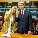 El presidente de la Comunidad, Ángel Garrido, y la consejera de Economía y Hacienda, Engracia Hidalgo, celebran que son los cuartos presupuestos que salen adelante esta legislatura