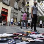 El 65,2% prohibiría las ventas del «top manta»