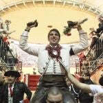 El rejoneador Roberto Armendáriz, incluido en el serial, abrió la puerta grande de Zaragoza en la última Feria del Pilar