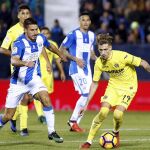 El centrocampista del Villarreal Samuel Castillejo con el balón ante el centrocampista brasileño del Leganés Gabriel Pires
