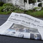 Imagen de la portada de la edición impresa de «The Washington Post» donde se anuncia la venta del diario