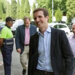 Pablo Casado a su llegada a un restaurante de la capital para almorzar, tras ser elegido nuevo presidente del PP / Foto: Efe