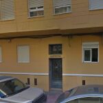 El cadáver fue encontrado en un cuarto de contadores de la calle Ramón y Cajal, 41 de Torrevieja