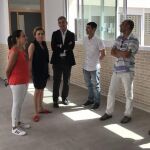 LA RAZÓN. La consejera de Educación, Juventud y Deportes, Adela Martínez-Cachá, visitó ayer el IES Ben Arabí de Cartagena tras el fin de las obras de construcción de un nuevo aulario