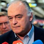 González Pons, a su llegada al aeropuerto de Madrid después de que Venezuela le expulsara. EFE/Nico Rodríguez