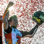 Marc celebra el título sobre la pista de Motegi