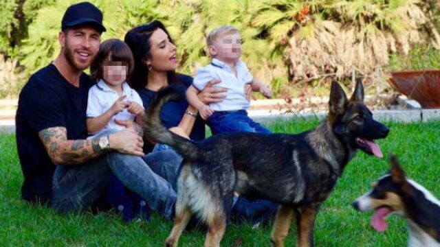 Sergio Ramos y Pilar Rubio, junto a sus dos hijos y sus mascotas