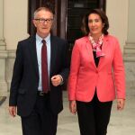 La consejera de Cultura y Turismo, María Josefa García Cirac, junto al ministro de Cultura y Deporte, José Guirao, a su llegada a la Conferencia Sectorial de Cultura.