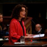 La ministra de Hacienda, María Jesús Montero, durante su intervención en el pleno/C. Pastrano