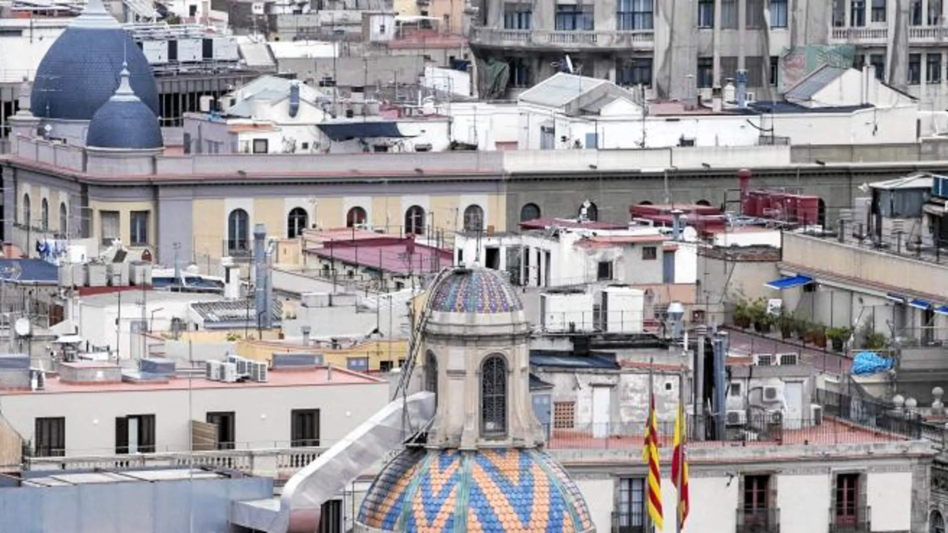 La Asociación de Apartamentos Turísticos (Apartur) contabiliza 3.950 pisos sin licencia en Barcelona, frente a los 6.275 del Ayuntamiento