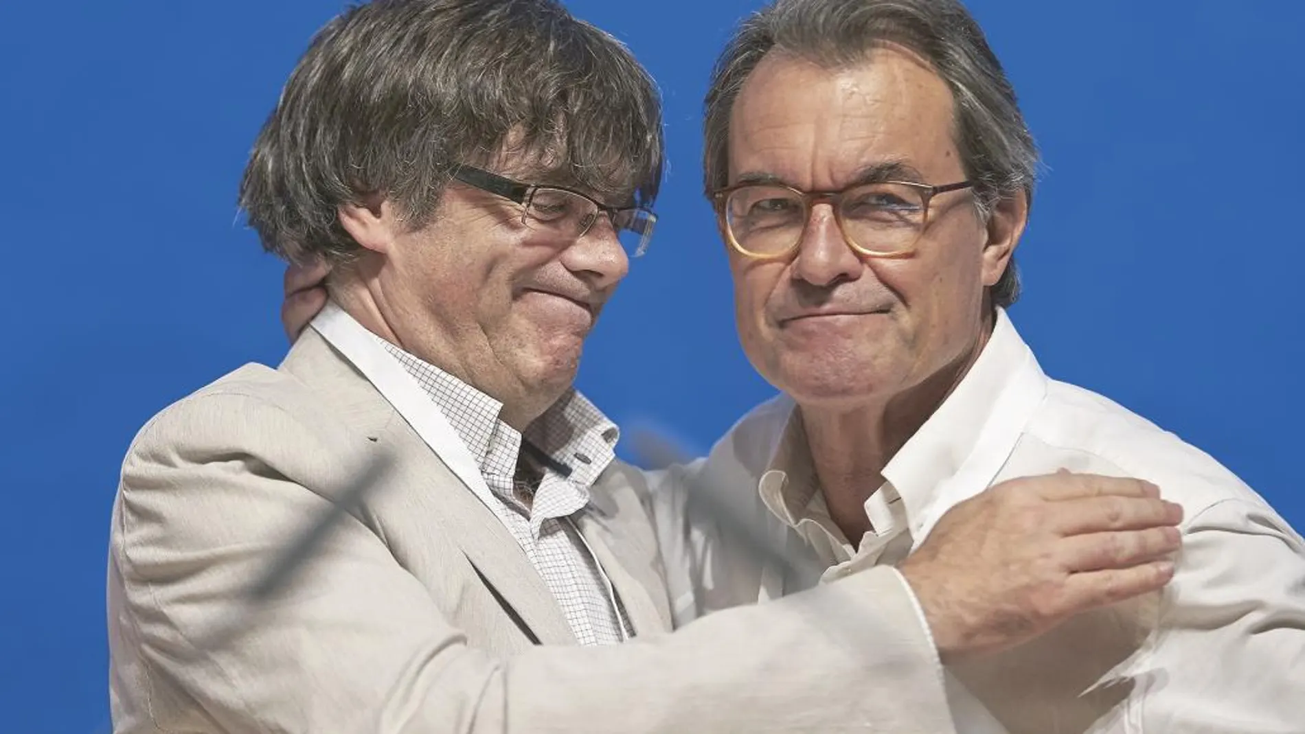 Carles Puigdemont y Artur Mas, ayer, en el consejo nacional extraordinario donde hicieron balance del primer año del PDeCAT