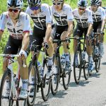 El equipo Sky, que lidera Froome, sufre la ira de los aficionados franceses