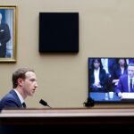El fundador y presidente ejecutivo de Facebook, Mark Zuckerberg, durante su comparecencia ante el comité de Energía y Comercio de la Cámara de Representante de EEUU / Efe