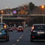 Los vehículos sin la pegatina de la DGT no podrán circular con altos niveles de NO2