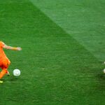 Casillas, instantes antes de hacer su parada más importante con España en la final del Mundial ante Holanda