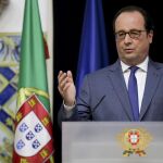 François Hollande ofrece una rueda de prensa durante su visita a Lisboa.