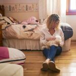 La madre de Diana Quer, en la habitación de su hija