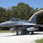 Un avión caza F-16 de la Fuerza Aérea de Grecia