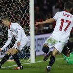 2-1. Dos zarpazos mantienen al Sevilla arriba