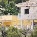 La urbanización Montecarlo, donde se encuentra el chalé de los yihadistas, está poco iluminado y sin asfaltar, un sitio ideal para pasar desapercibido