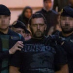 Traslado del asesino serbio, Norbert Feher, ayer, a los juzgados de Alcañiz (Teruel)