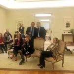 La foto «a lo Casa Blanca» Antes de que comenzara el Consejo de Ministros extraordinario que confirmaba el fin de Pedro Sánchez, sus ministros le dirigieron un aplauso a sus ocho meses de gestión.