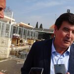 La Razón. El portavoz de Ciudadanos (Cs) en el Ayuntamiento de Valencia, Fernando Giner, y el concejal de Cs Chema Bravo denunciaron «el lamentable estado del núcleo zoológico de Benimàmet» donde habitan 230 perros y más de 140 gatos en un recinto donde hay 44 jaulas