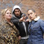 Paco León durante el rodaje de “Carmina o revienta”, junto a su madre Carmina Barrios y su hermana María León