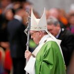 El Papa, ayer, durante la la misa en la basílica vaticana