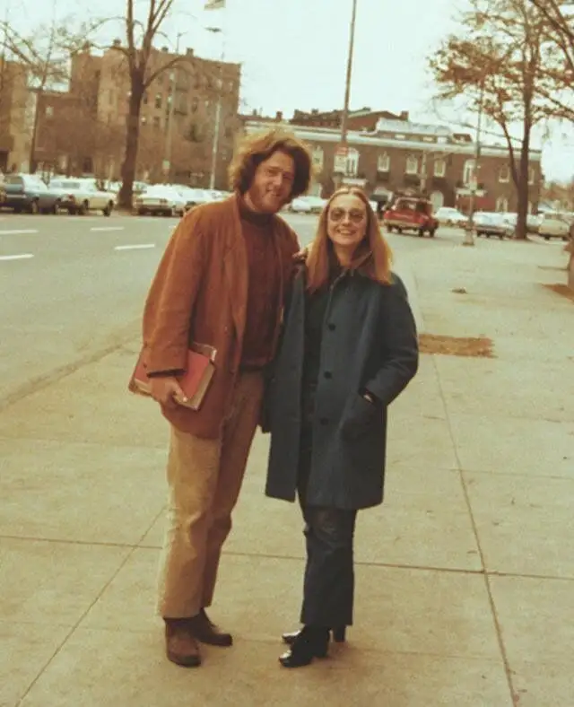 Bill y Hillary Clinton, pocos meses después de casarse, en 1975