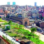 El cajón de Sants construido para tapar las vías del tren se ha transformado en un espacio verde de 800 metros.