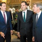 Rivera con Aguado y Garrido ayer en un acto de campaña en Madrid / Foto: David Jar
