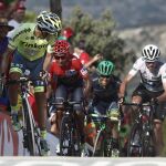 El ciclista español del equipo Tinkoff, Alberto Contador, el colombiano Nairo Quintana, su compatriota, Esteban Cháves y el británico Chris Froome, a su llegada a la meta