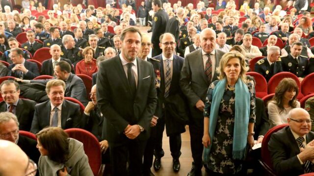 Óscar Puente, Julia González, Luis Velez, Jesús Julio Carnero y María José Salgueiro celebran el Día de la Policía