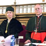 El cardenal arzobispo de Valladolid, Ricardo Blázquez, inaugura el cuso de la UPSA junto su rectora, Miriam Cortés.
