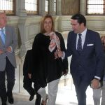 Luis Domingo González, Ángeles Armisén y Juan Carlos Suárez-Quiñones, momentos antes de la firma del convenio