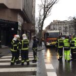 Bomberos atendiendo incidentes por el temporal en Madid