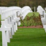 Detalle de algunas tumbas del cementerio estadounidense de Normandía