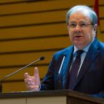 El presidente de la Junta, Juan Vicente Herrera, da explicaciones sobre las medidas frente a la falta de lluvias