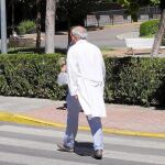 Los médicos deben pedir una autorización para ejercer una segunda actividad